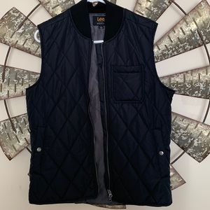 ☀️Men’s black Lee quilted vest